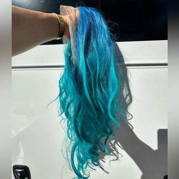 Dual Blue tone Wig (perfect for Frozen or Mermaid). 24”+ - Picture 2 of 12